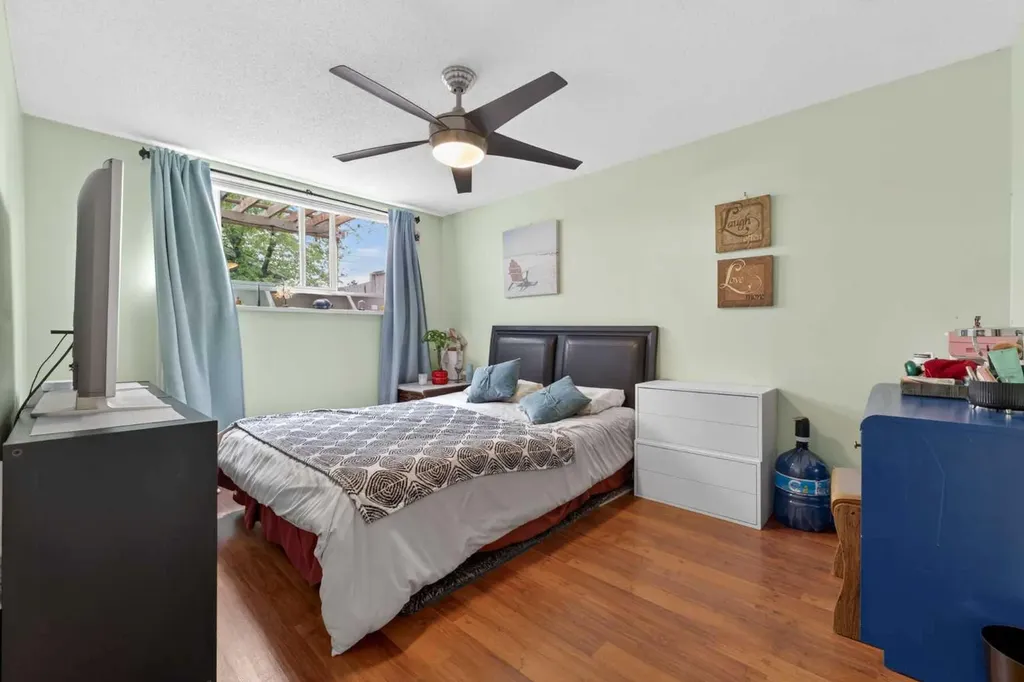2621 11 Avenue SE Calgary AB T2A 0E4