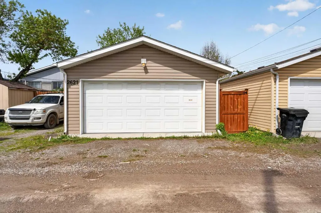 2621 11 Avenue SE Calgary AB T2A 0E4