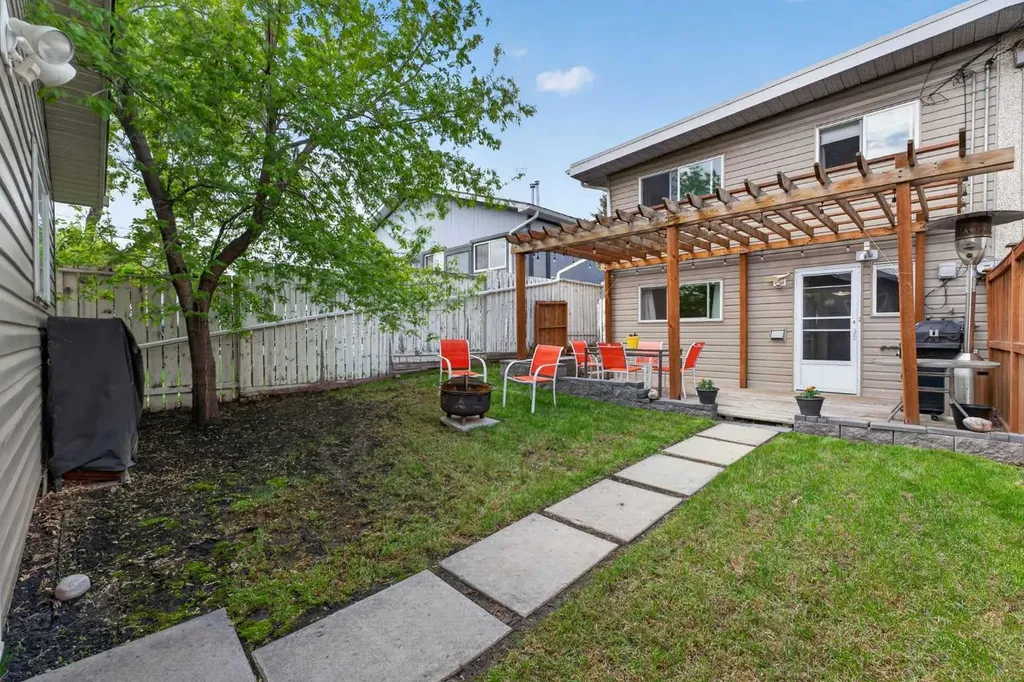 2621 11 Avenue SE Calgary AB T2A 0E4