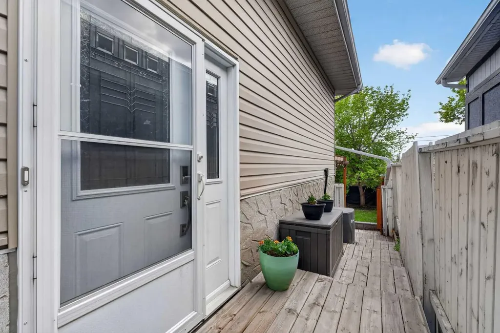 2621 11 Avenue SE Calgary AB T2A 0E4