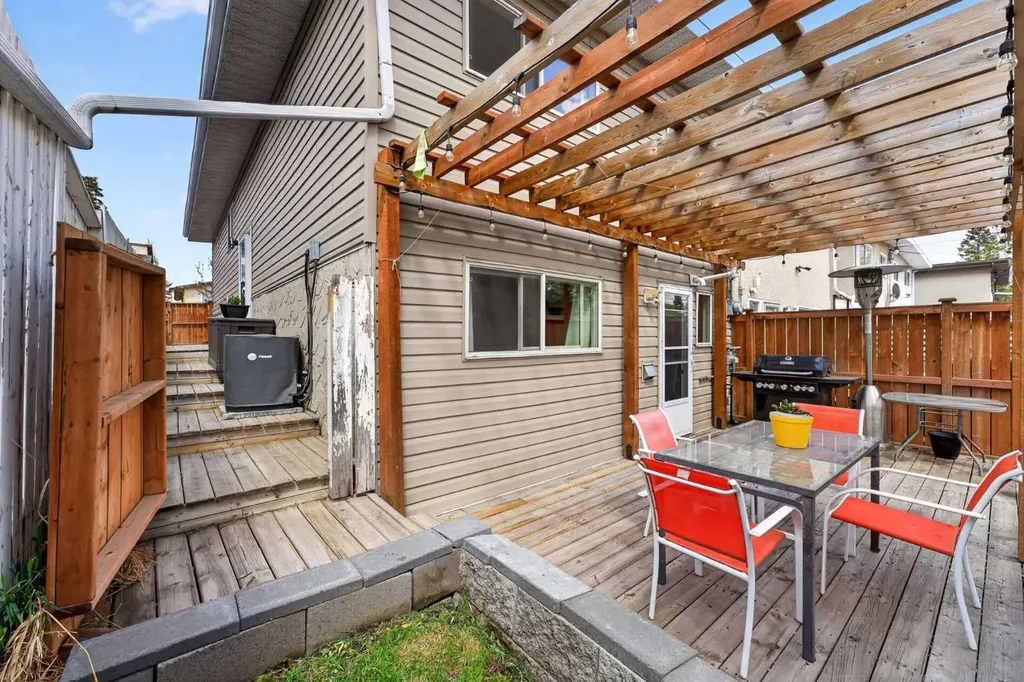 2621 11 Avenue SE Calgary AB T2A 0E4
