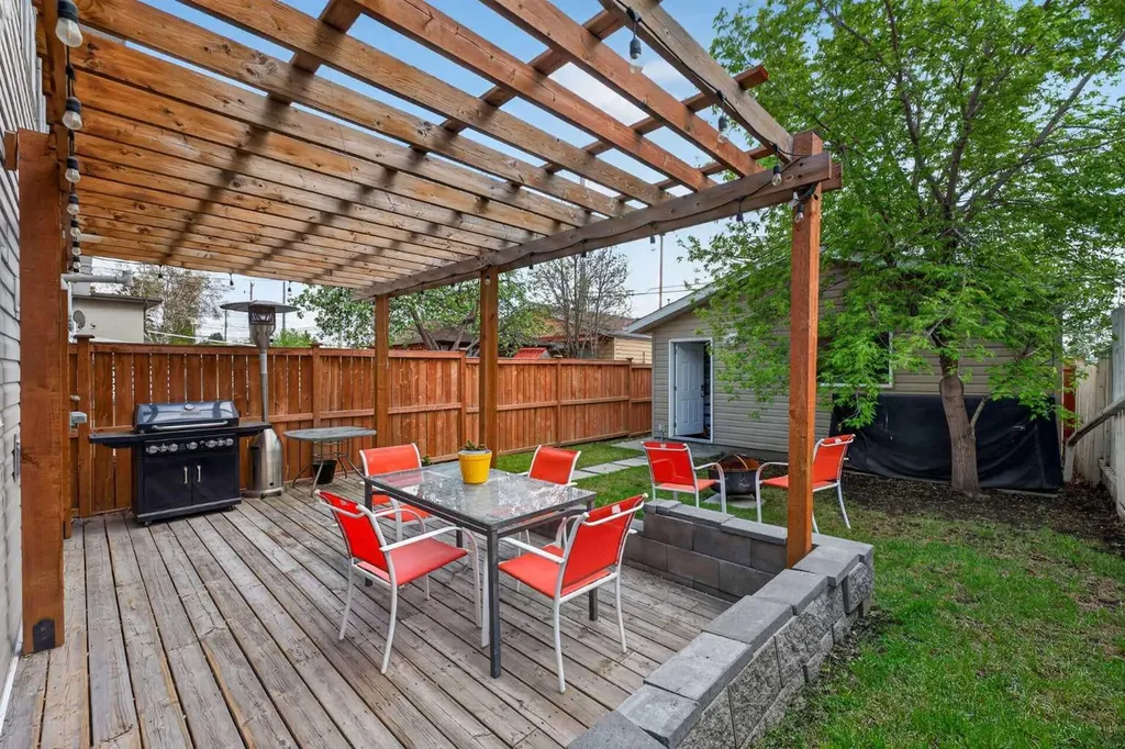 2621 11 Avenue SE Calgary AB T2A 0E4