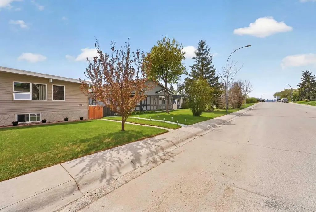 2621 11 Avenue SE Calgary AB T2A 0E4