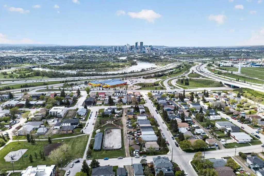 2621 11 Avenue SE Calgary AB T2A 0E4