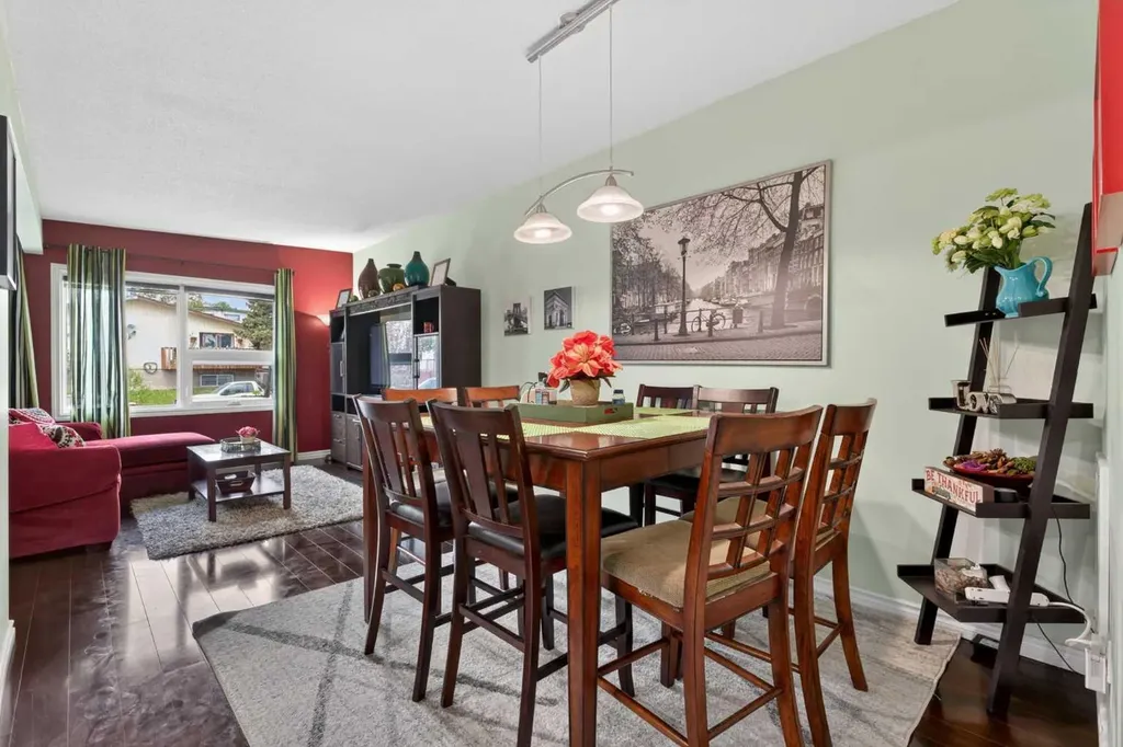 2621 11 Avenue SE Calgary AB T2A 0E4