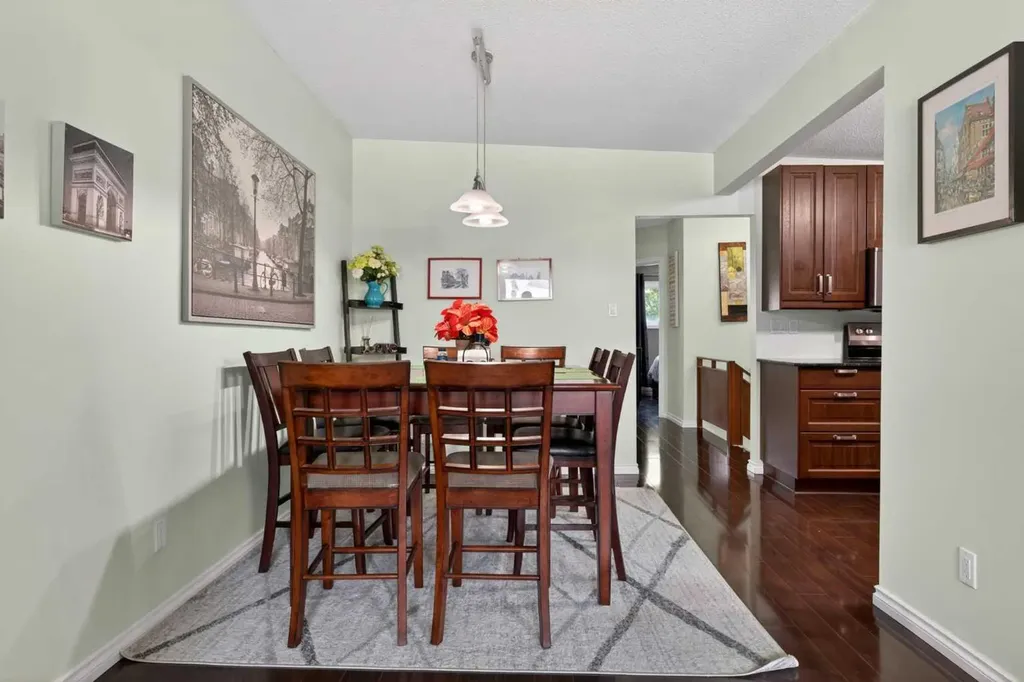 2621 11 Avenue SE Calgary AB T2A 0E4