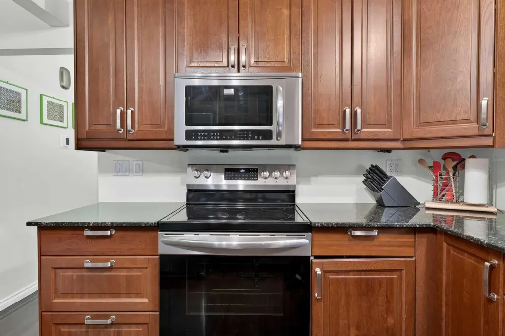 2621 11 Avenue SE Calgary AB T2A 0E4