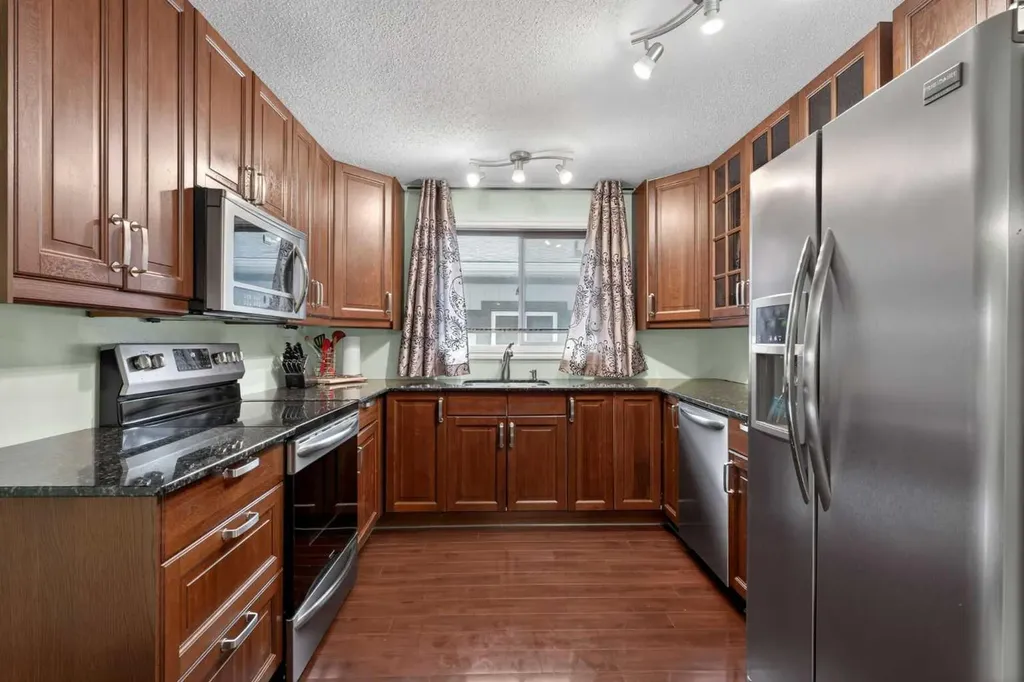 2621 11 Avenue SE Calgary AB T2A 0E4