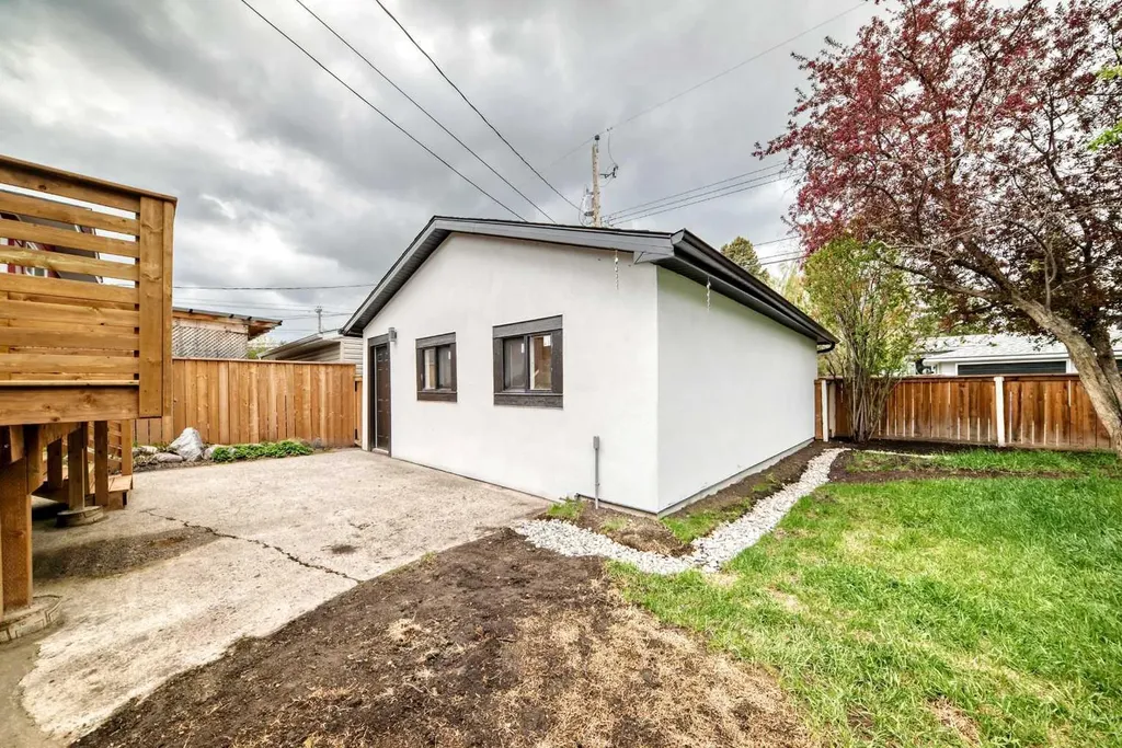 1115 Lake Wapta Road SE Calgary AB T2J 2P3