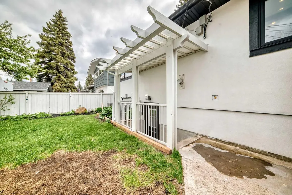 1115 Lake Wapta Road SE Calgary AB T2J 2P3