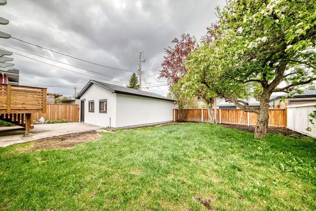1115 Lake Wapta Road SE Calgary AB T2J 2P3