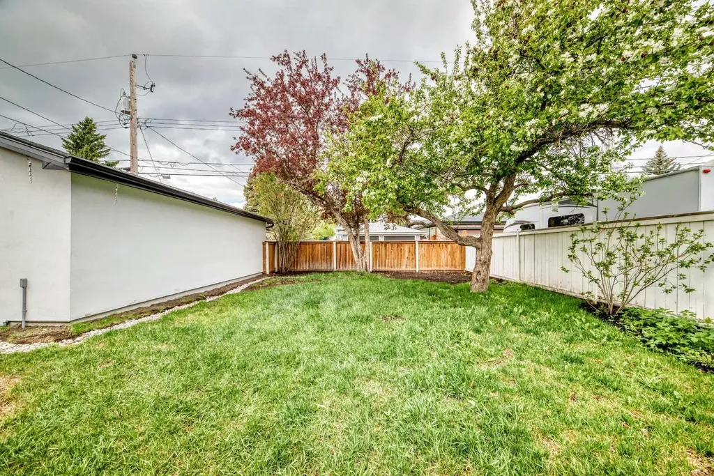 1115 Lake Wapta Road SE Calgary AB T2J 2P3