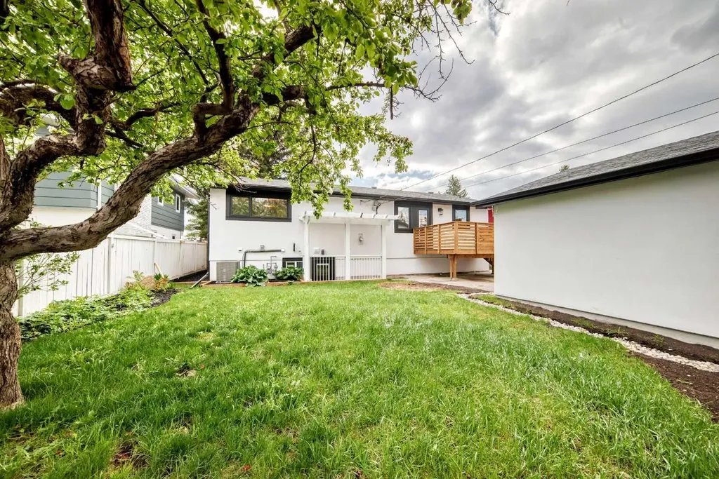 1115 Lake Wapta Road SE Calgary AB T2J 2P3