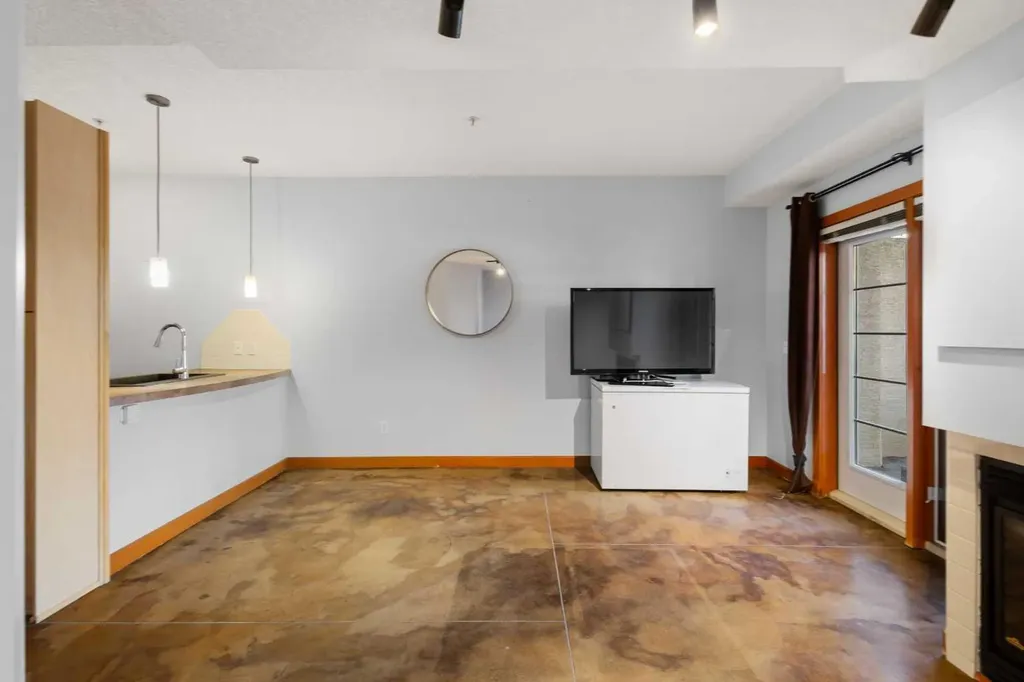 1235 13 Avenue SW Calgary AB T3C 0T2