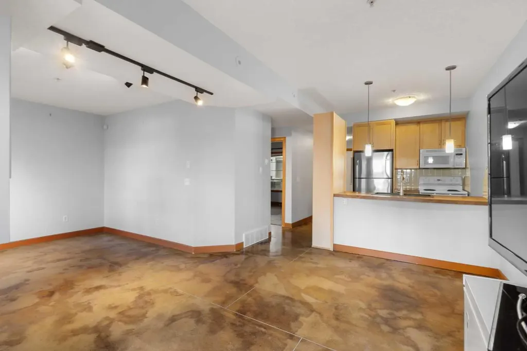 1235 13 Avenue SW Calgary AB T3C 0T2