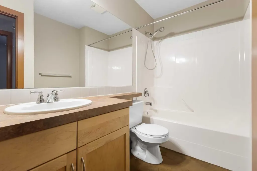 1235 13 Avenue SW Calgary AB T3C 0T2