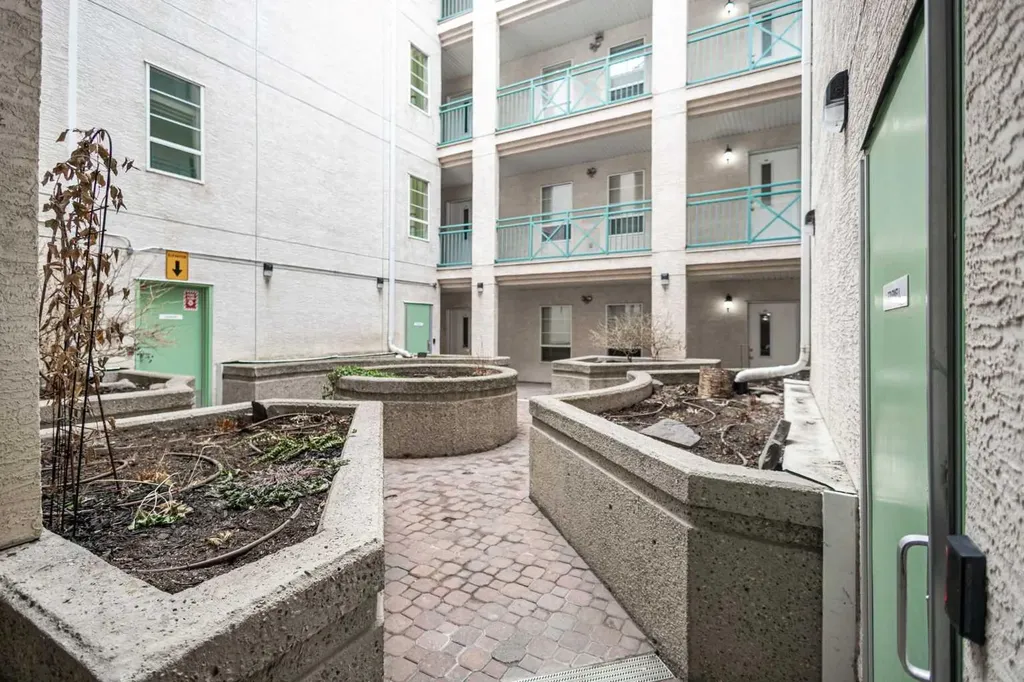 1235 13 Avenue SW Calgary AB T3C 0T2