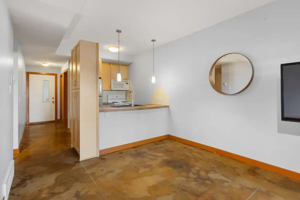 1235 13 Avenue SW Calgary AB T3C 0T2