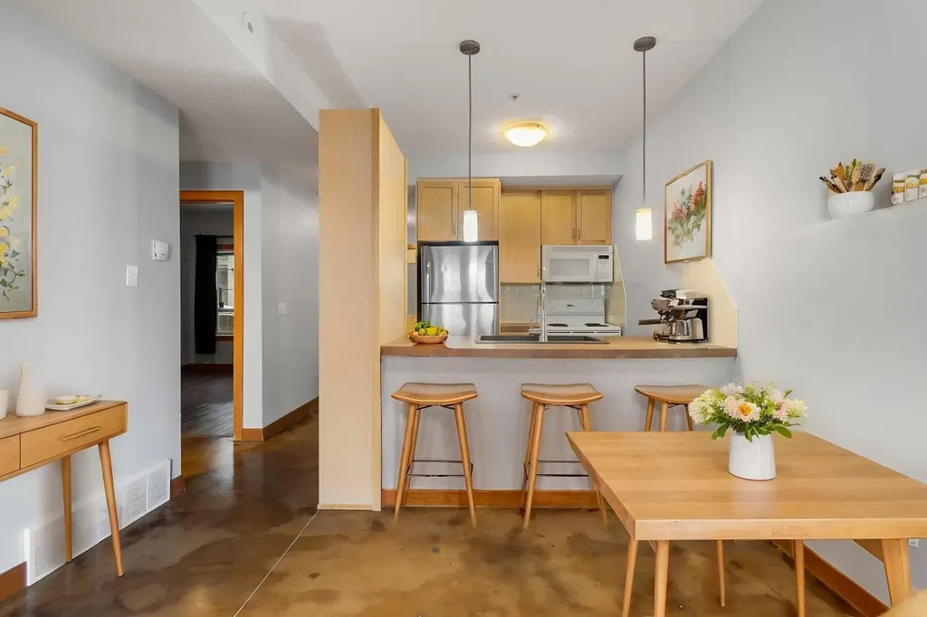 1235 13 Avenue SW Calgary AB T3C 0T2