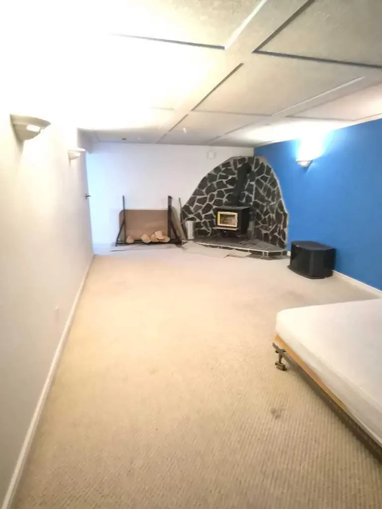 1219 68 Street NE Calgary AB T2A5K6