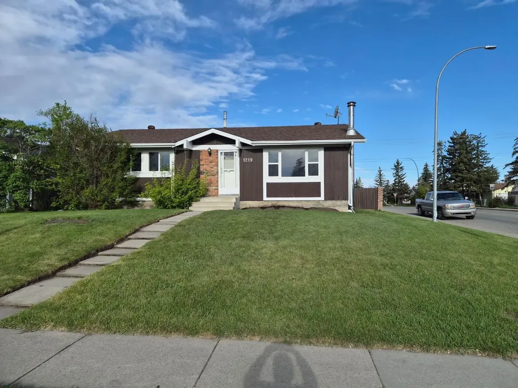 1219 68 Street NE Calgary AB T2A5K6