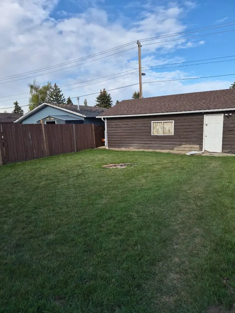 1219 68 Street NE Calgary AB T2A5K6