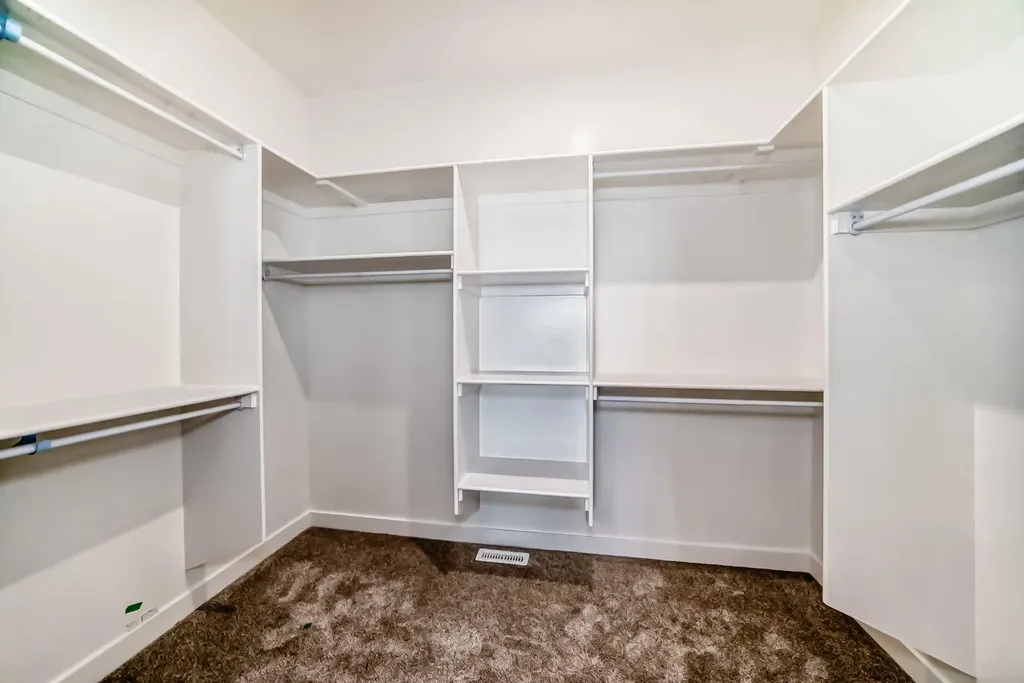 15 Vincent Gate Sylvan Lake AB T4S 0V7
