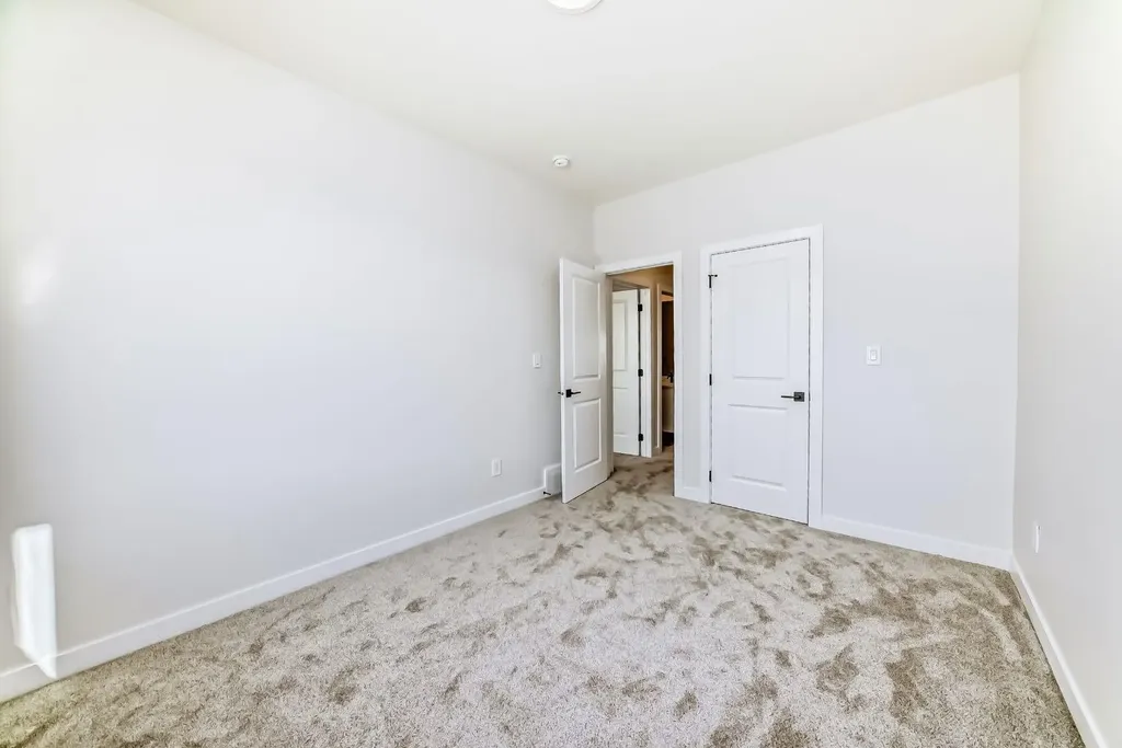 15 Vincent Gate Sylvan Lake AB T4S 0V7