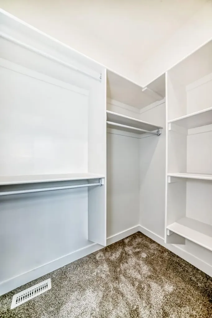 15 Vincent Gate Sylvan Lake AB T4S 0V7