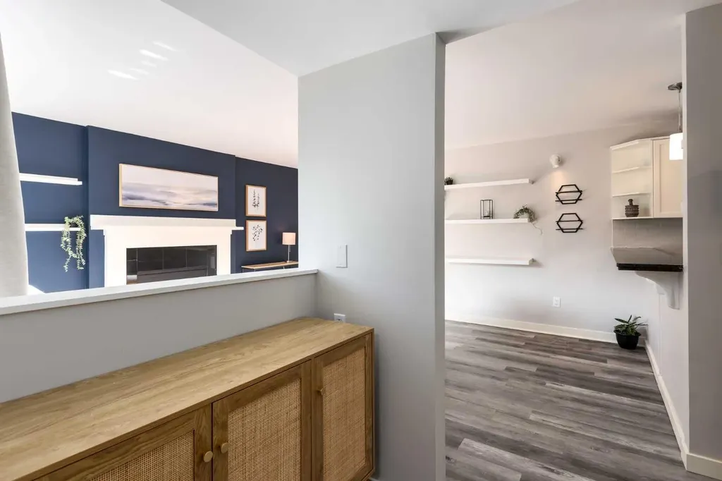 25 Glamis Green SW Calgary AB T3E 6V1
