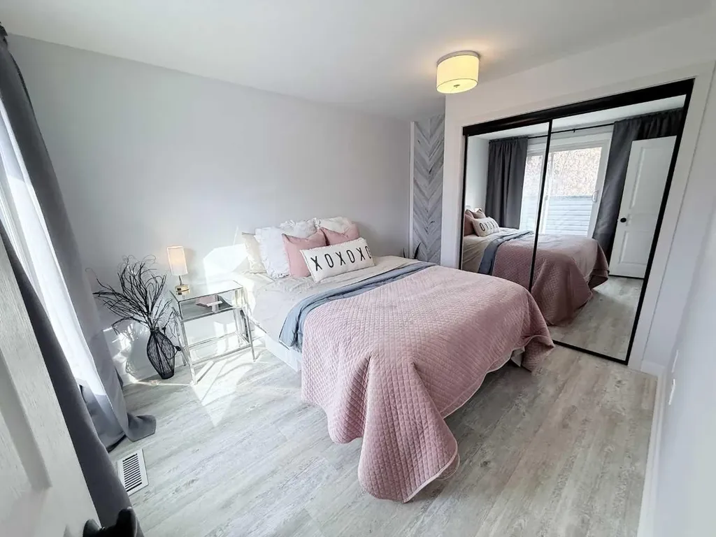 25 Glamis Green SW Calgary AB T3E 6V1