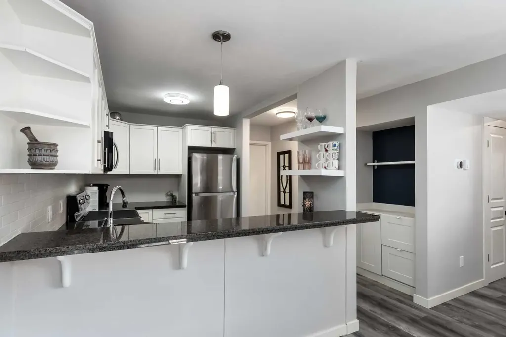 25 Glamis Green SW Calgary AB T3E 6V1