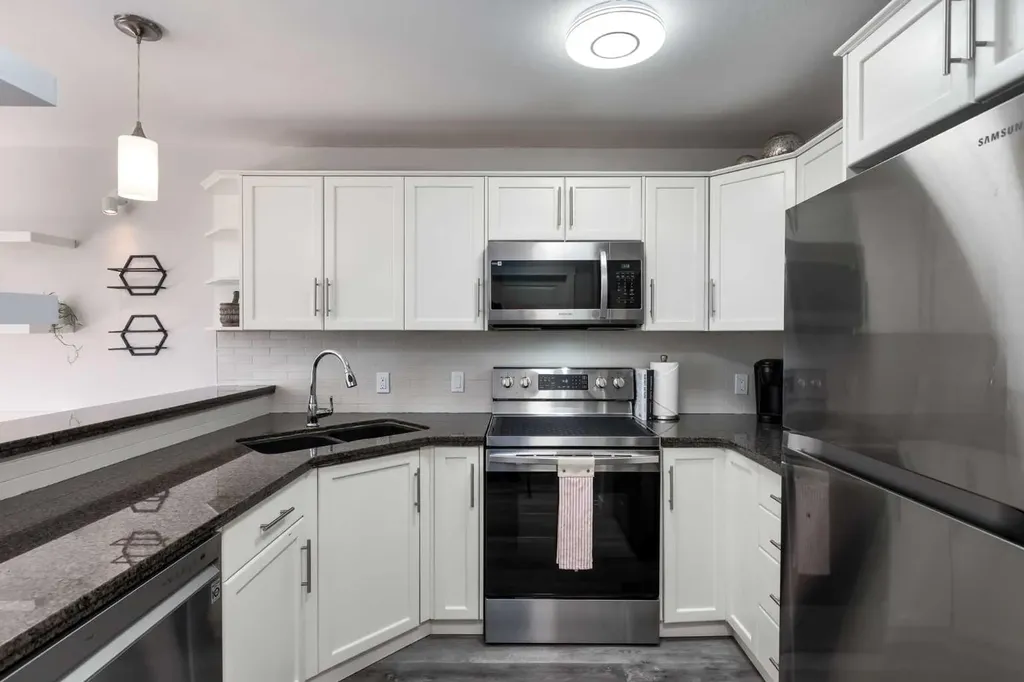 25 Glamis Green SW Calgary AB T3E 6V1
