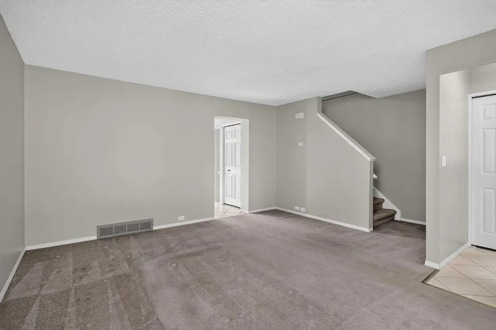 5202 Dalhousie Drive NW Calgary AB T3A 1B5