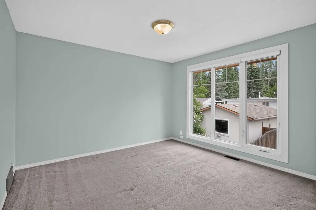 5202 Dalhousie Drive NW Calgary AB T3A 1B5