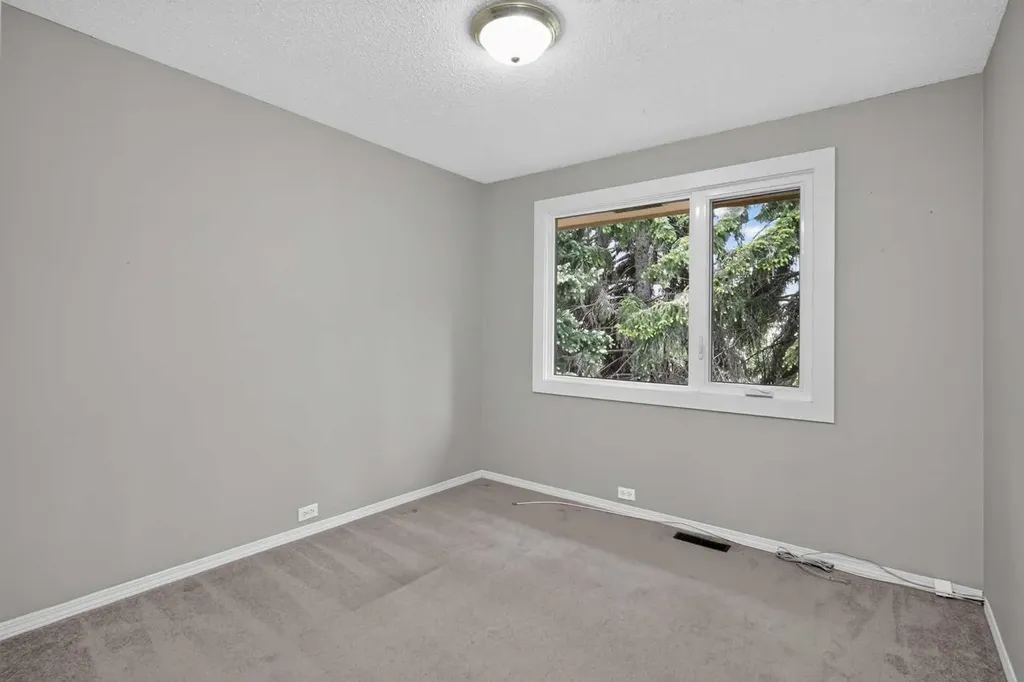 5202 Dalhousie Drive NW Calgary AB T3A 1B5
