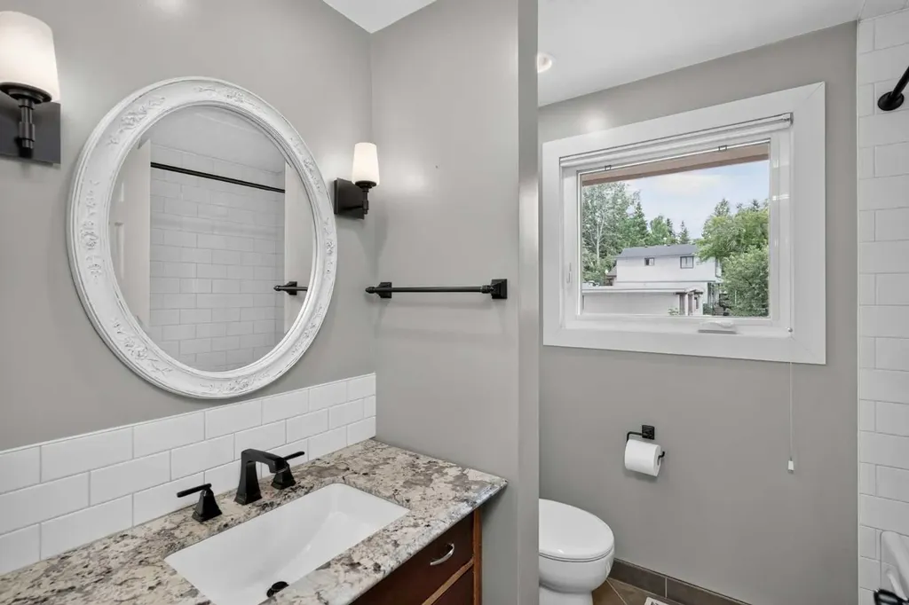 5202 Dalhousie Drive NW Calgary AB T3A 1B5
