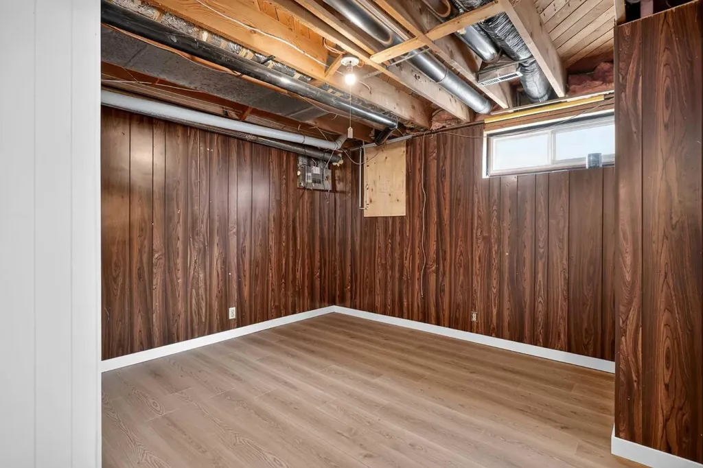 5202 Dalhousie Drive NW Calgary AB T3A 1B5