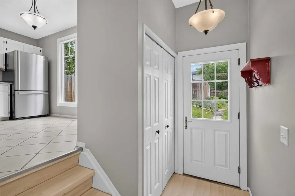 5202 Dalhousie Drive NW Calgary AB T3A 1B5