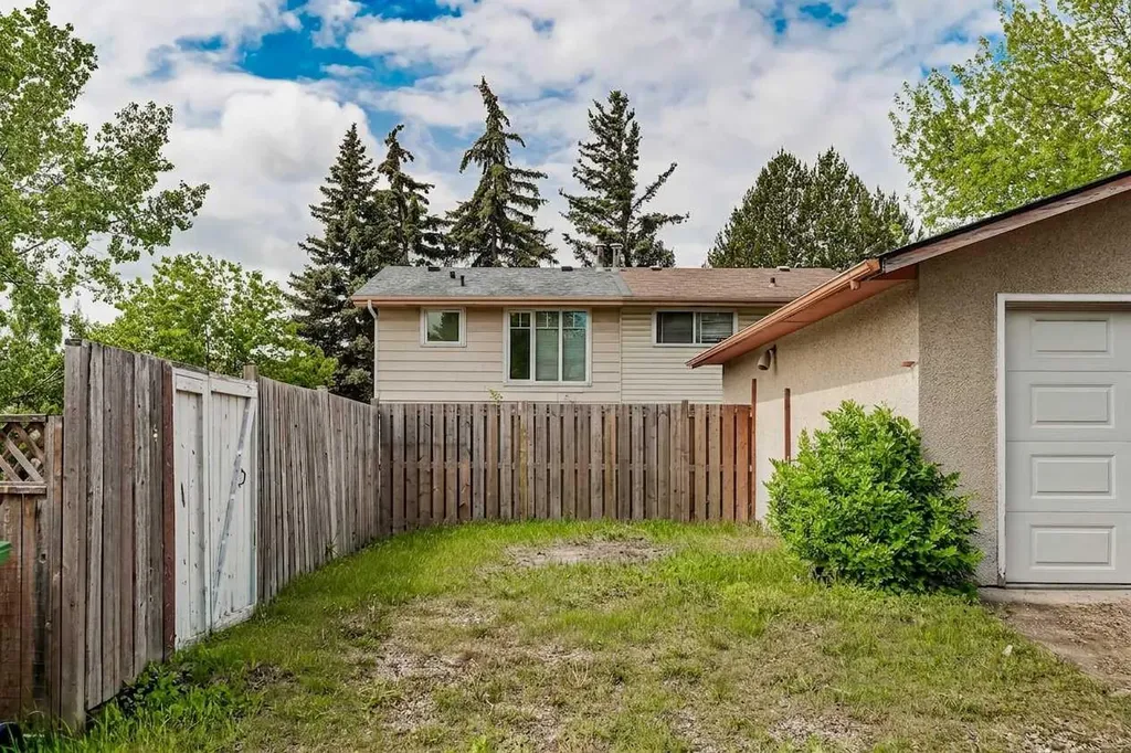 5202 Dalhousie Drive NW Calgary AB T3A 1B5