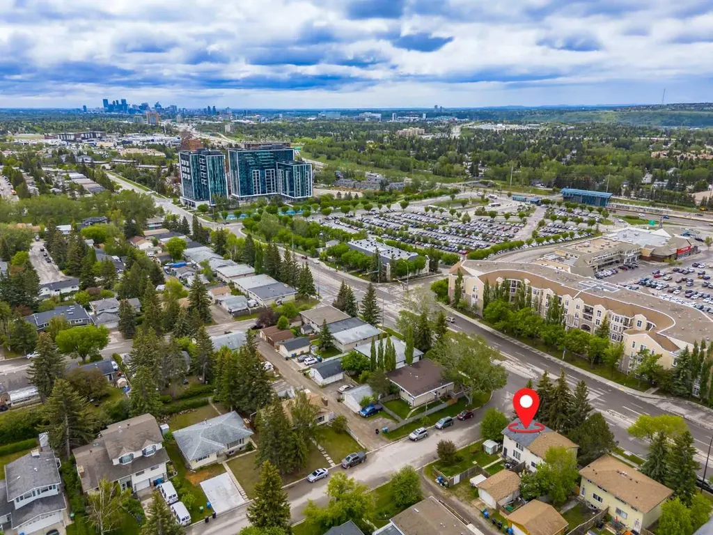 5202 Dalhousie Drive NW Calgary AB T3A 1B5
