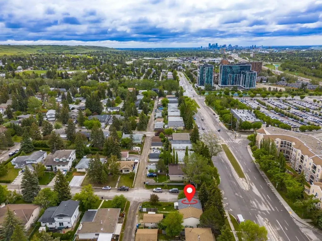 5202 Dalhousie Drive NW Calgary AB T3A 1B5