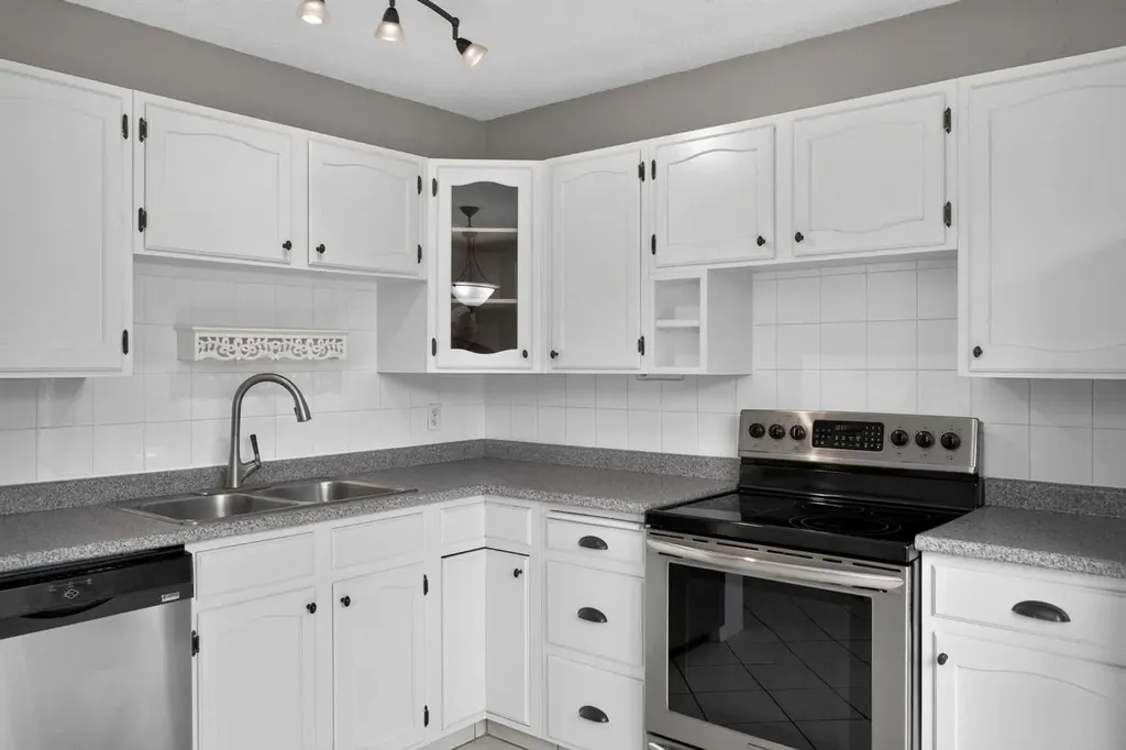5202 Dalhousie Drive NW Calgary AB T3A 1B5
