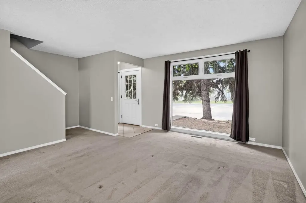 5202 Dalhousie Drive NW Calgary AB T3A 1B5