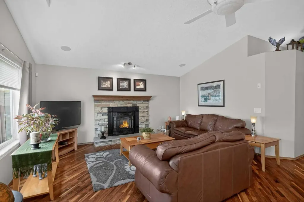 112 Prestwick Point SE Calgary AB T2Z 4K7