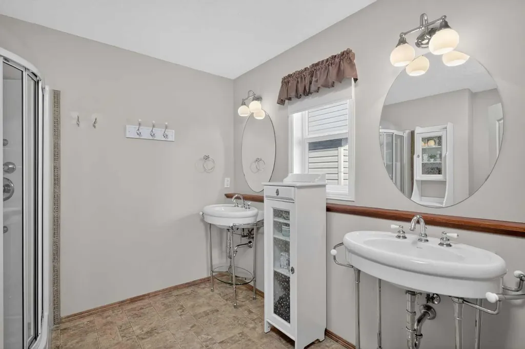 112 Prestwick Point SE Calgary AB T2Z 4K7