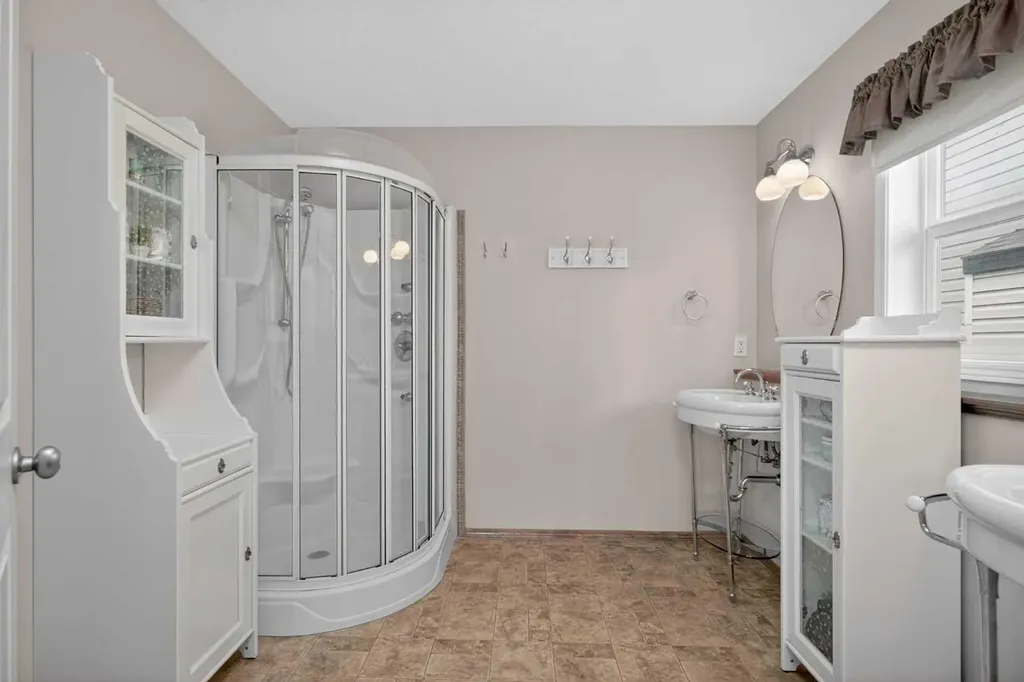 112 Prestwick Point SE Calgary AB T2Z 4K7