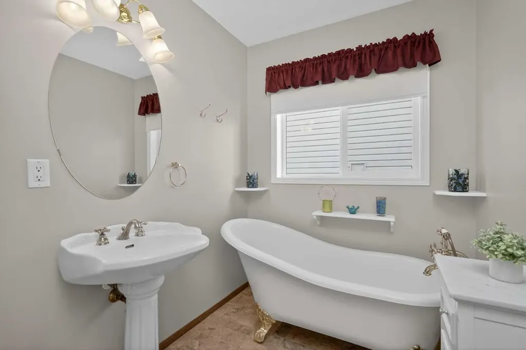 112 Prestwick Point SE Calgary AB T2Z 4K7