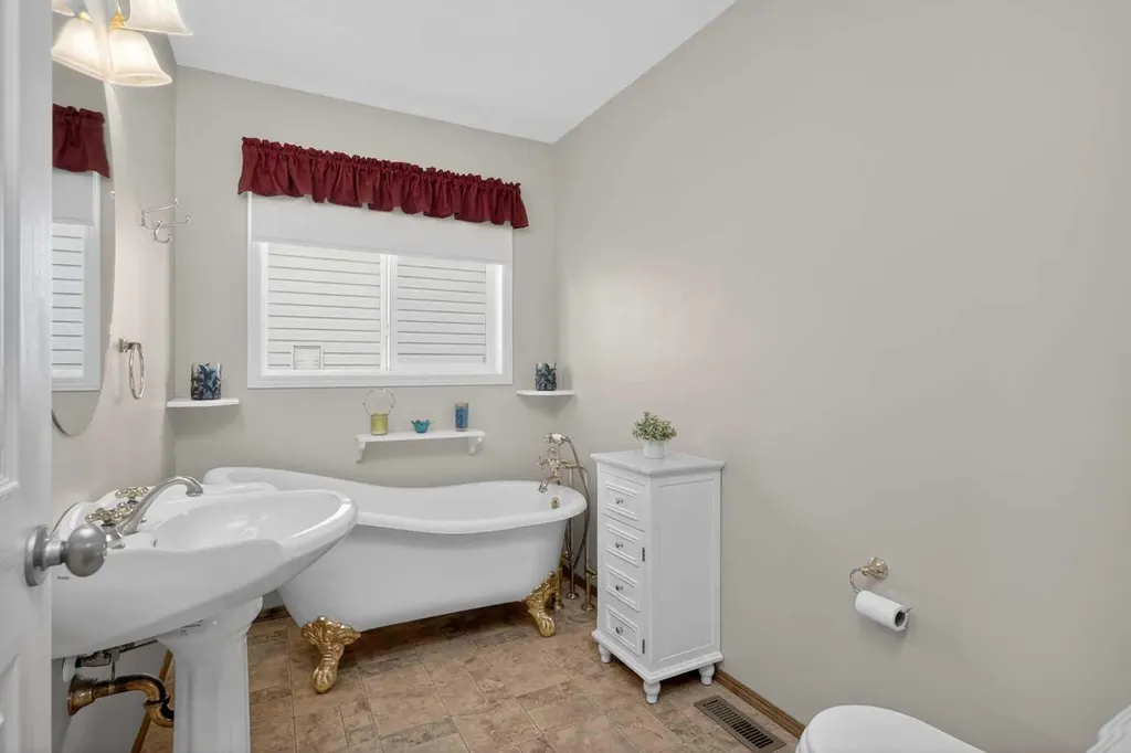 112 Prestwick Point SE Calgary AB T2Z 4K7