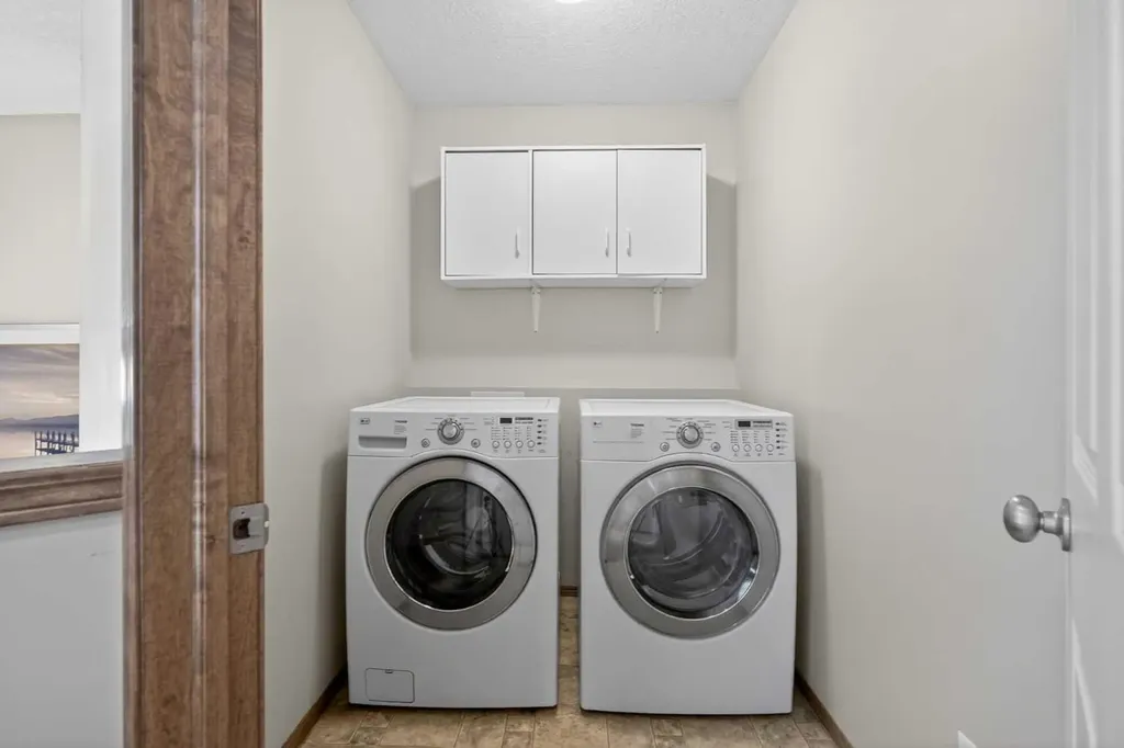 112 Prestwick Point SE Calgary AB T2Z 4K7